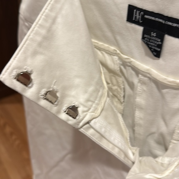 INC International Concepts Cream Women's Bermudas - Picture 4 of 10